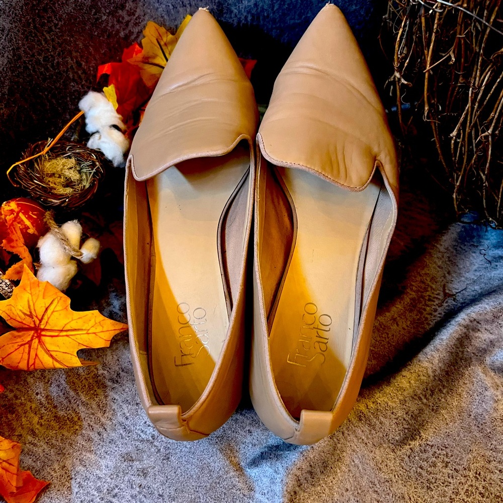 👑 2 for $15 sale!! Franco Sarto taupe flats w/silver heel. Run large. Size 10.